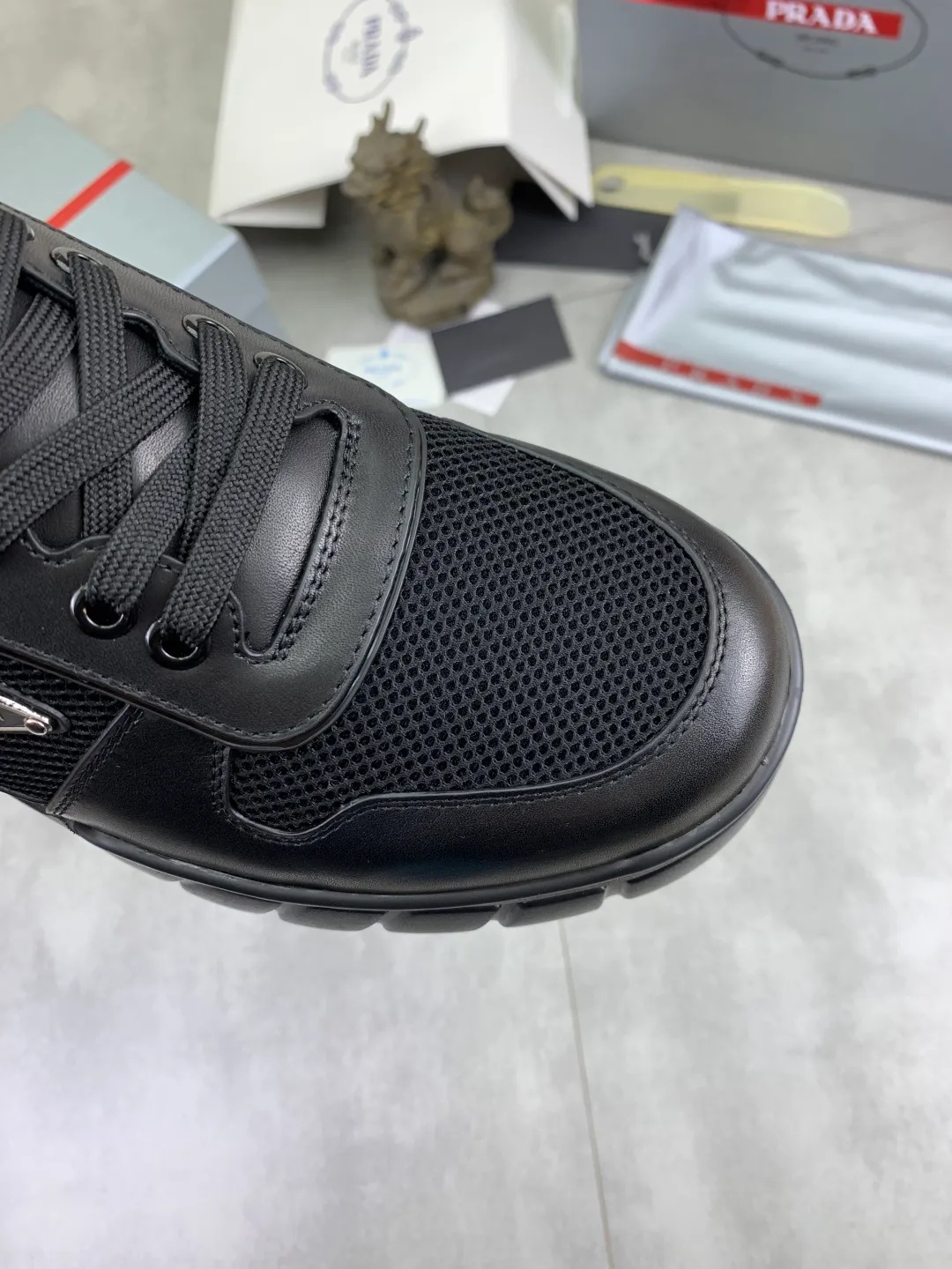Men's men's shoes P560💰 [Real Price] Popular models are on the official website, 🆘 Trendy brand (Prada) mainly promotes popular models, avant-garde and versatile fashionable men's shoes private version mold opening, cowhide surface splicing 1:1.. Stylish and simple, original imported cowhide lining cowhide feet; the atmosphere and personality are more fashionable, eye-catching and pursuing class. It will subvert the old ideas and be a must-have for fashionistas who want to spend time with you! Must keep it! Tall and comfortable, large and low, high-end quality workmanship. Code number: 38-45 2️⃣optional.